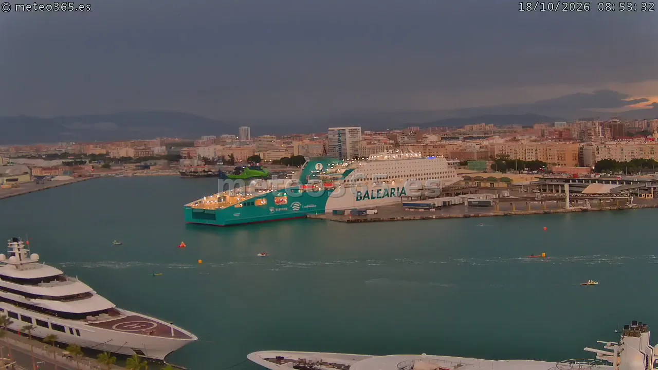 Ironman 70.3 Málaga: the swim in the port, seen from our webcam