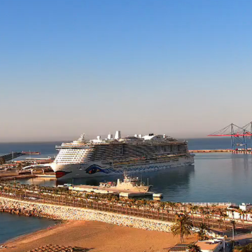 AIDAcosma atraca en Málaga