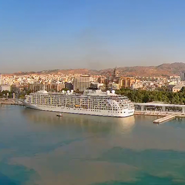 El yate residencial The World atraca en el Muelle 2