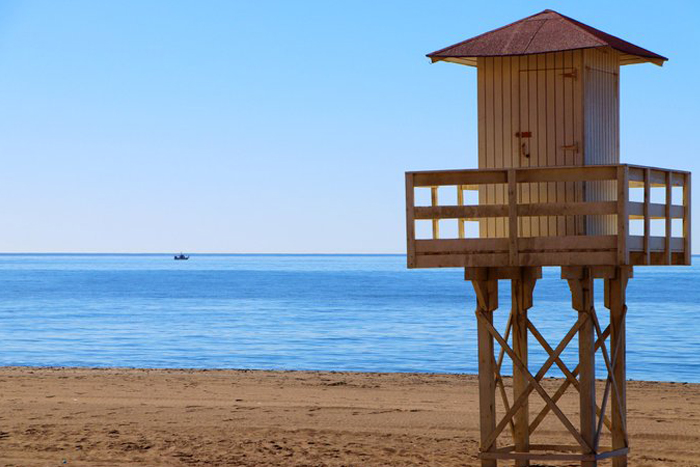 Mostly sunny at the weekend 