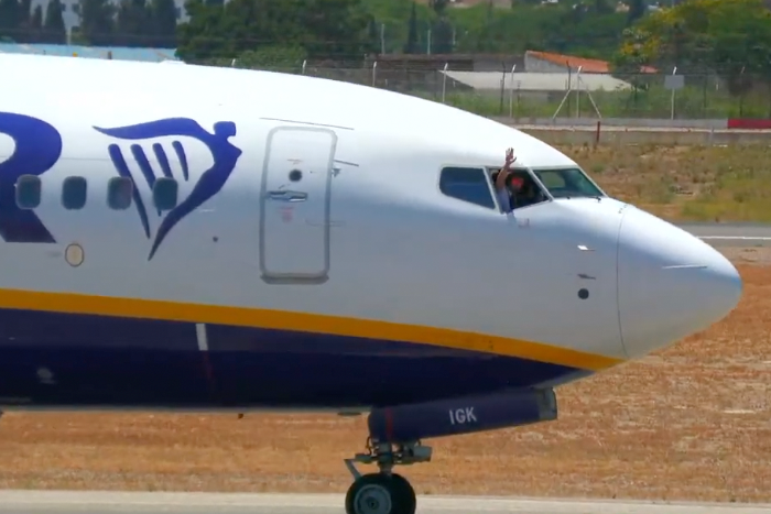 Airport passenger numbers September 2025