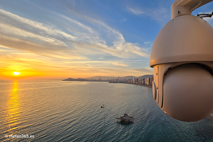 NEW: Live Weather Webcam and Weather Station