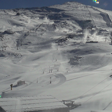 Sierra Nevada - Schneekanonen arbeiten rund um die Uhr