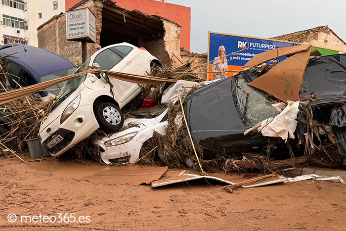 Al menos 158 muertos y sigue la búsqueda de desaparecidos por las inundaciones