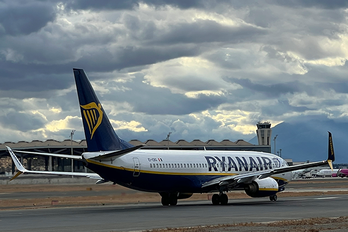 Airport passenger figures in October 2025