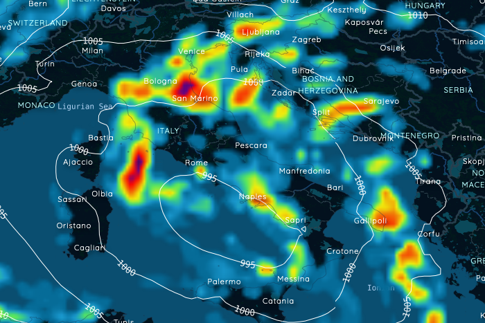 A low-pressure system brings heavy rain to Italy and the Balkan Peninsula