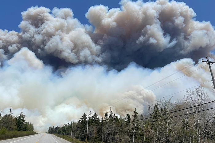  Heftige Waldbrände in Nova Scotia außer Kontrolle